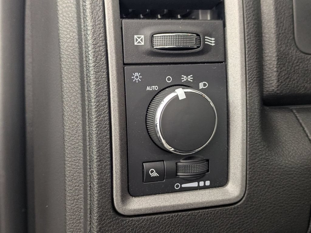 2024 RAM 1500 Classic Tradesman Crew Cab 4x2 5'7" Box
