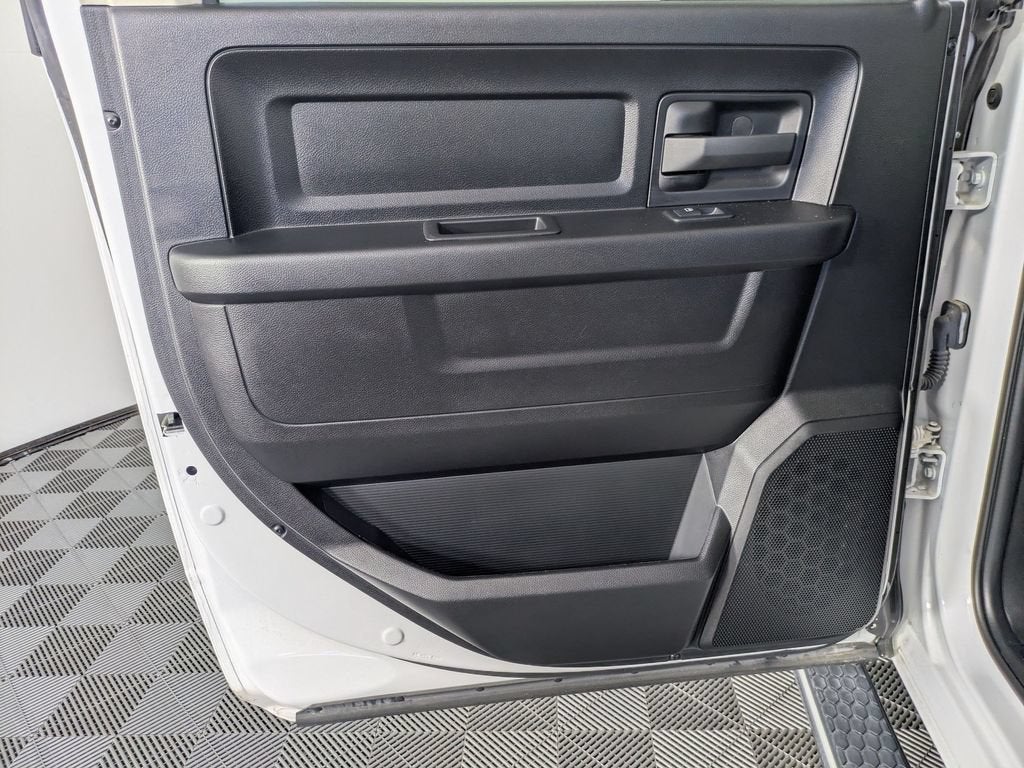 2024 RAM 1500 Classic Tradesman Crew Cab 4x2 5'7" Box