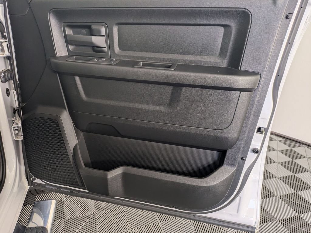 2024 RAM 1500 Classic Tradesman Crew Cab 4x2 5'7" Box