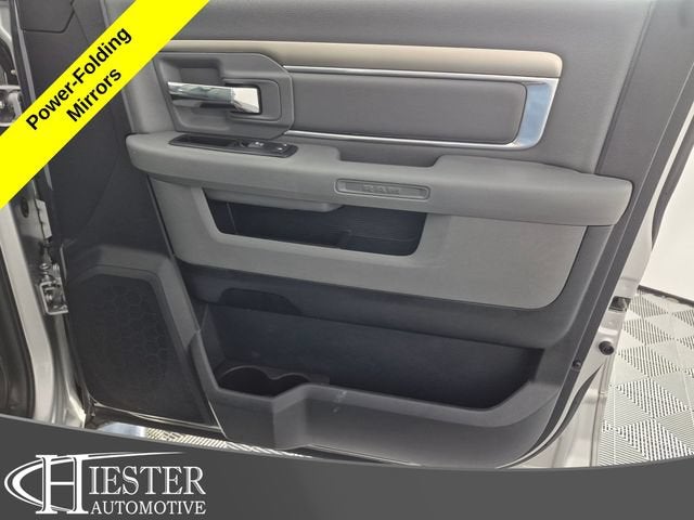 2017 RAM 1500 Big Horn Crew Cab 4x4 5'7" Box