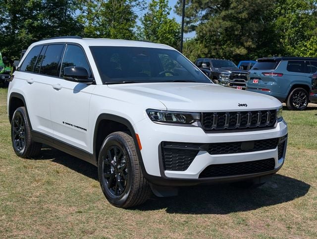 2026 Jeep Grand Cherokee Laredo Altitude