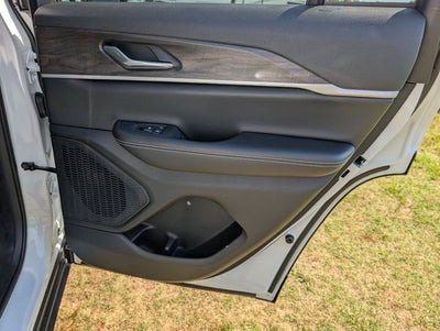 2026 Jeep Grand Cherokee Laredo Altitude