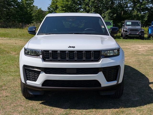 2026 Jeep Grand Cherokee Laredo Altitude