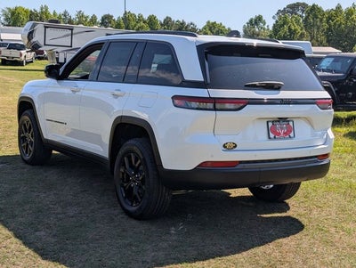 2026 Jeep Grand Cherokee Laredo Altitude