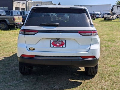 2026 Jeep Grand Cherokee Laredo Altitude