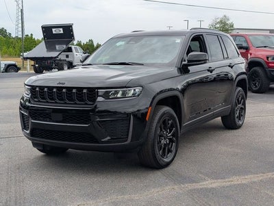 2026 Jeep Grand Cherokee Laredo Altitude