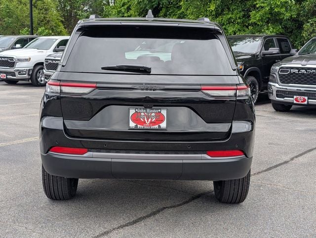 2026 Jeep Grand Cherokee Laredo Altitude