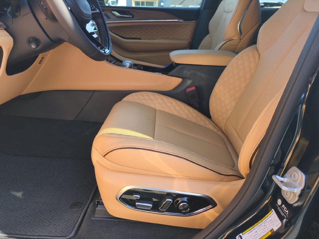 2027 Jeep Grand Cherokee Summit