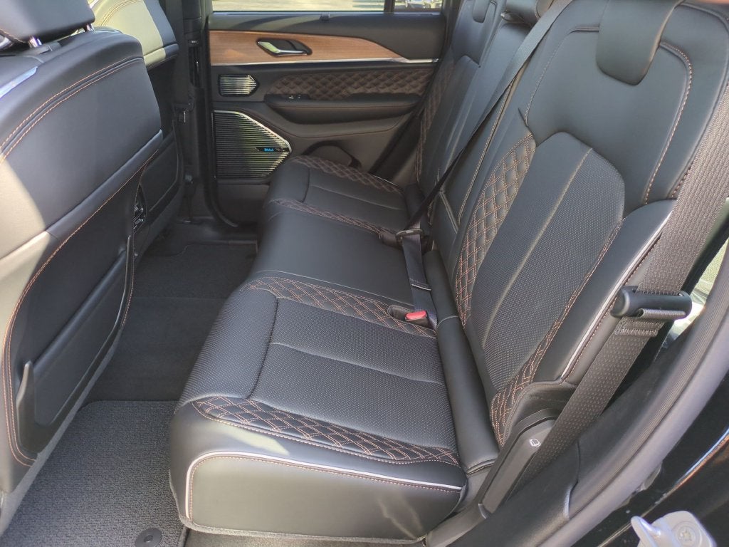 2027 Jeep Grand Cherokee Summit