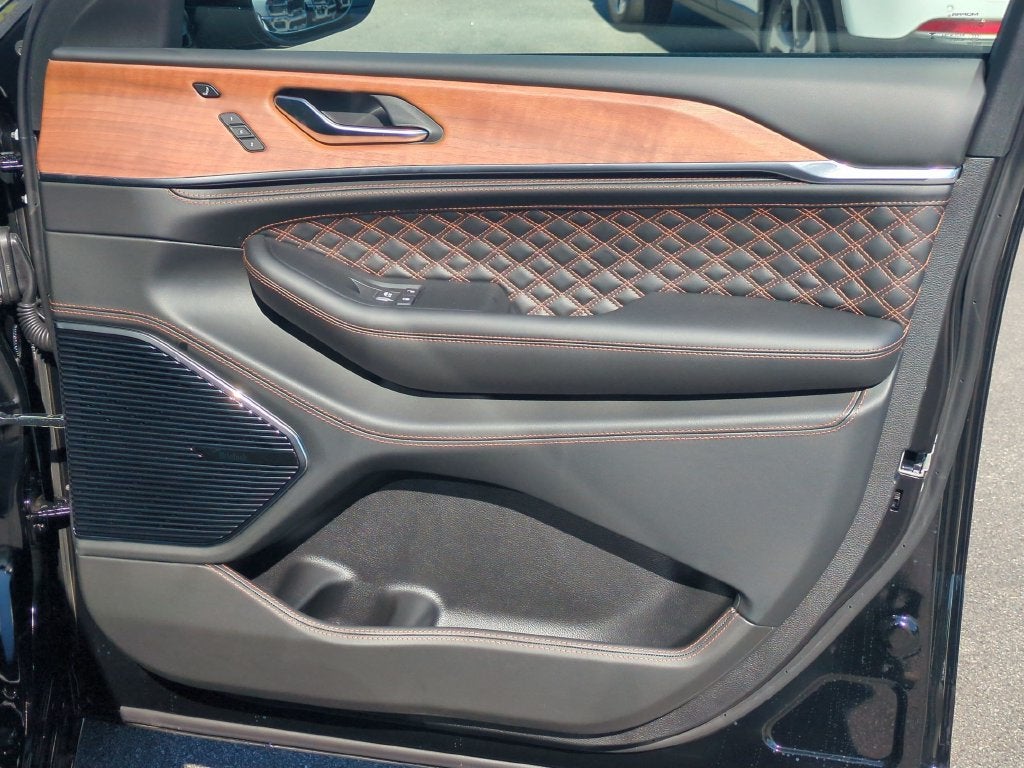 2027 Jeep Grand Cherokee Summit