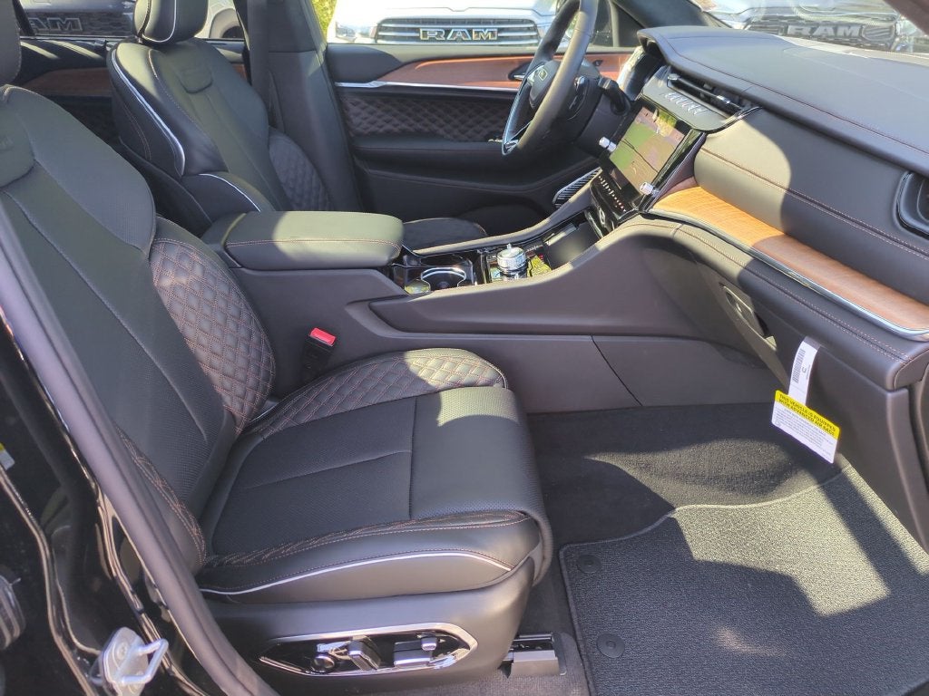 2027 Jeep Grand Cherokee Summit