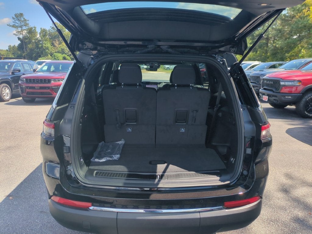 2027 Jeep Grand Cherokee L Laredo