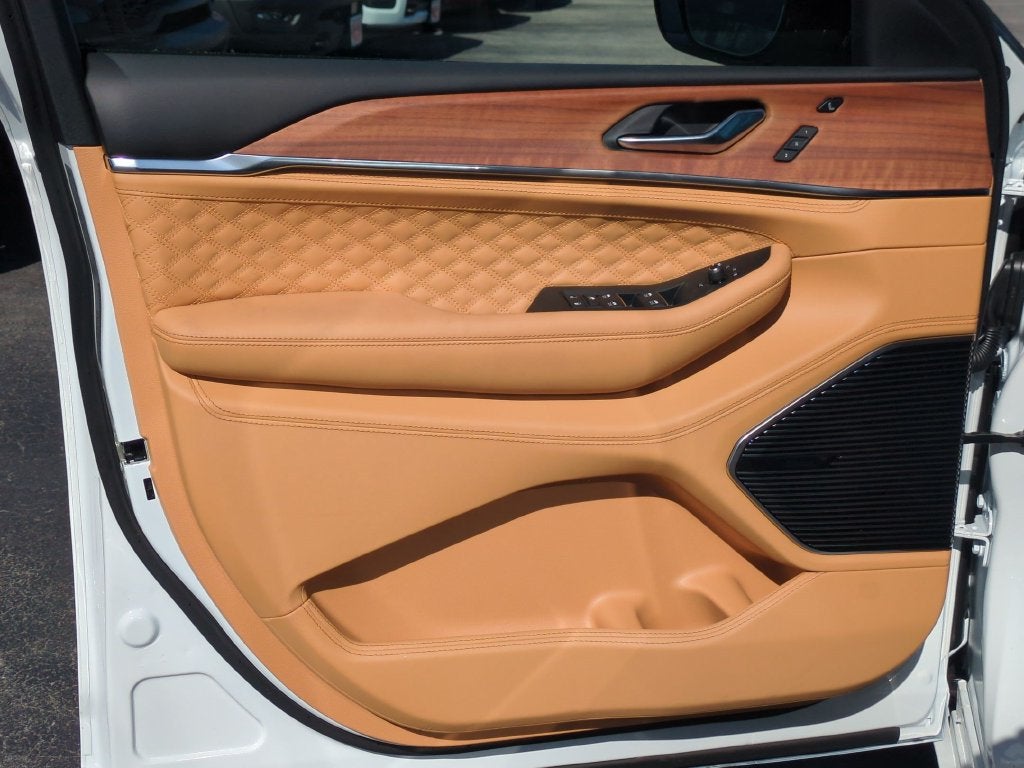 2027 Jeep Grand Cherokee L Summit