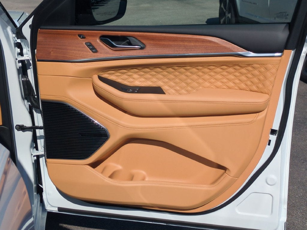 2027 Jeep Grand Cherokee L Summit