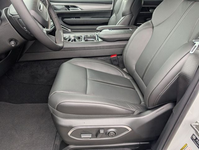 2026 Jeep Grand Wagoneer 4x2