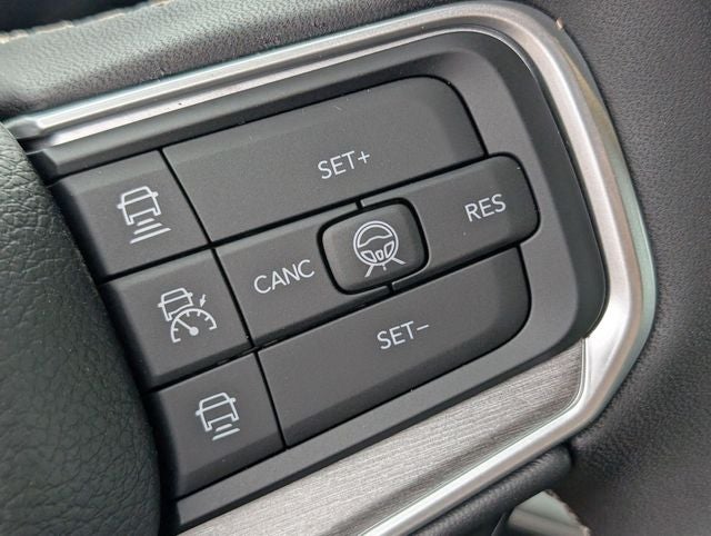2026 Jeep Grand Wagoneer 4x2