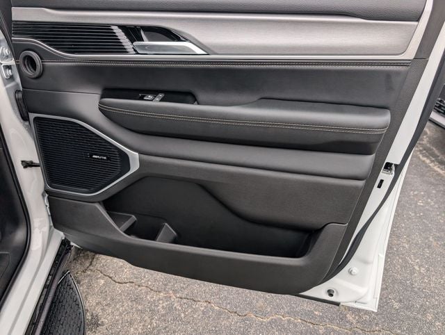2026 Jeep Grand Wagoneer 4x2