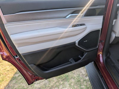 2026 Jeep Grand Wagoneer 4x2