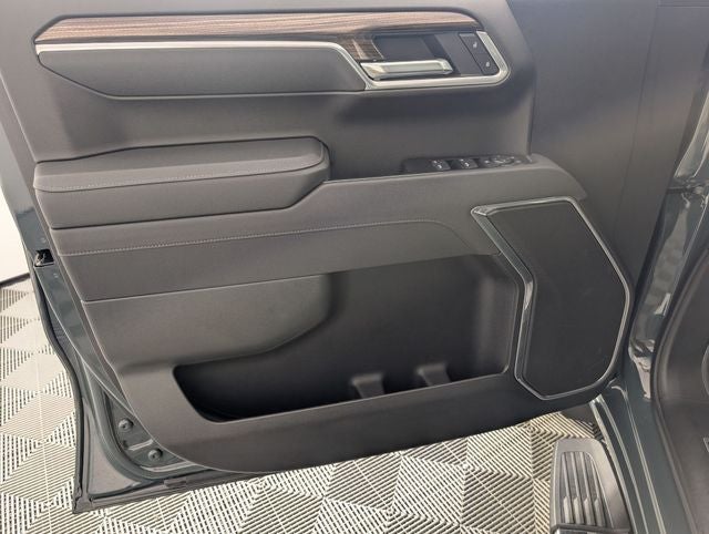 2025 Chevrolet Silverado 1500 LT LT1