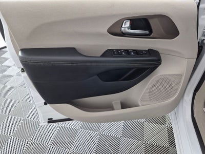 2020 Chrysler Voyager L