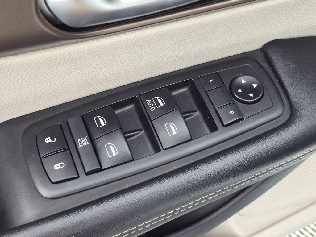 2020 Chrysler Voyager L