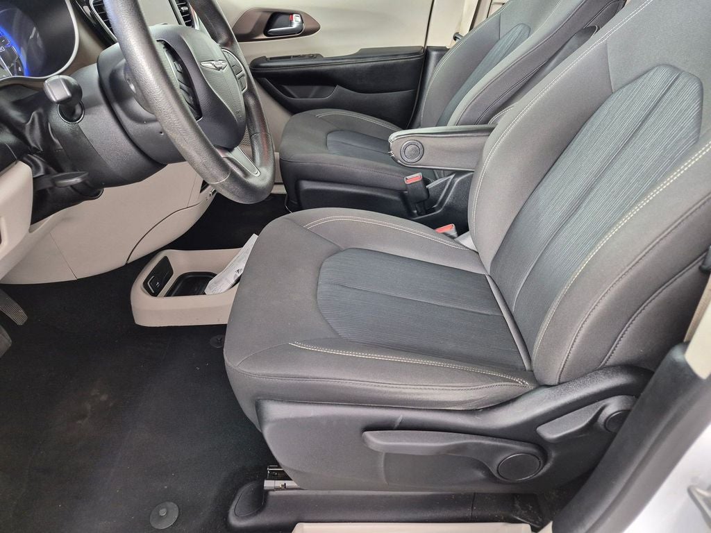 2020 Chrysler Voyager L