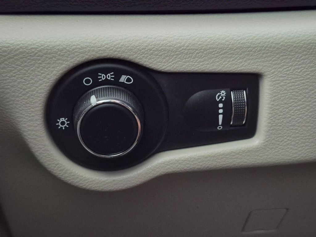 2020 Chrysler Voyager L