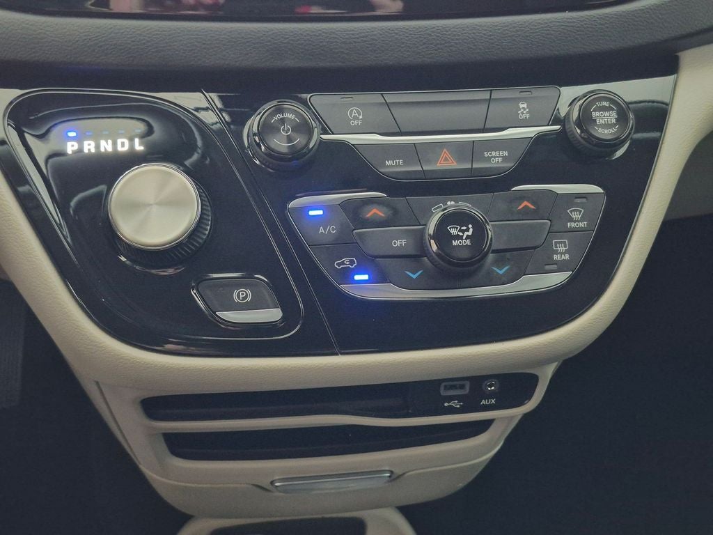 2020 Chrysler Voyager L
