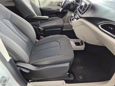 2020 Chrysler Voyager L