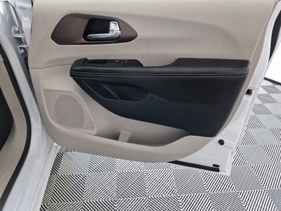 2020 Chrysler Voyager L