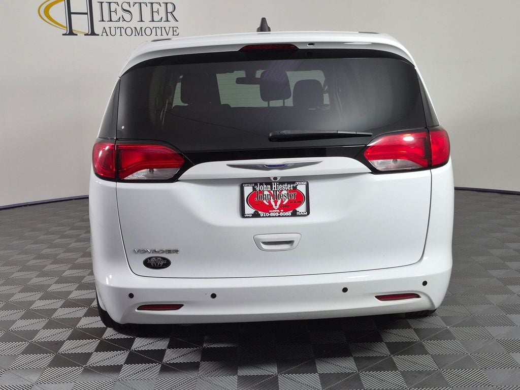 2020 Chrysler Voyager L