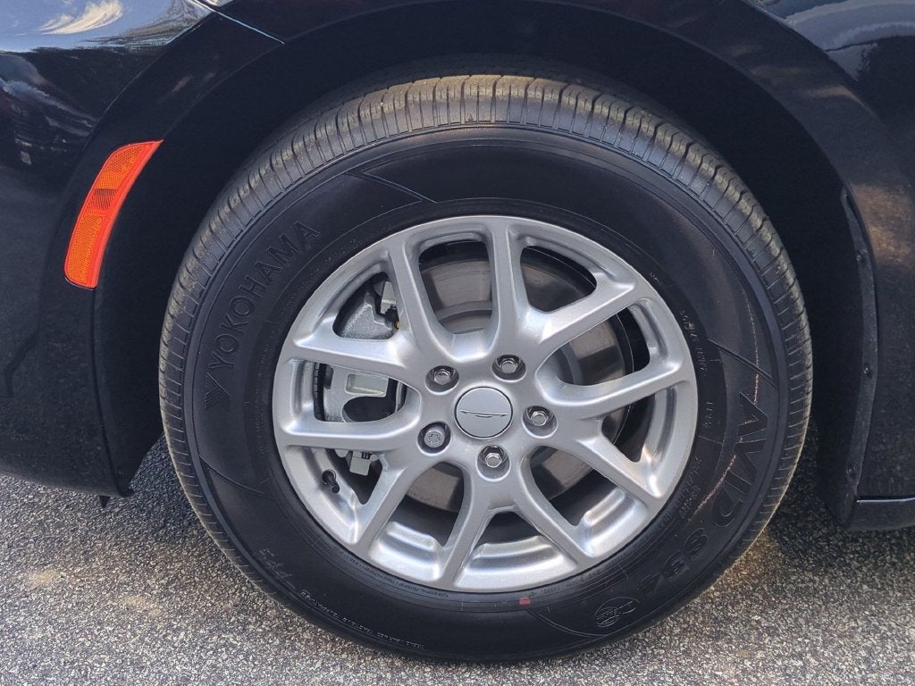 2027 Chrysler Pacifica Select