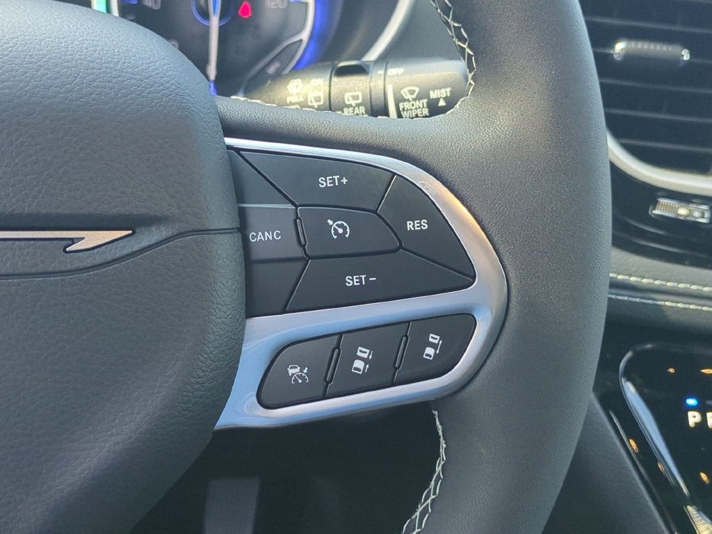 2027 Chrysler Pacifica Select