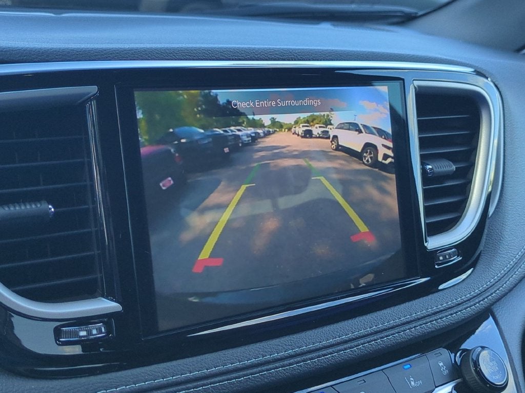 2027 Chrysler Pacifica Select