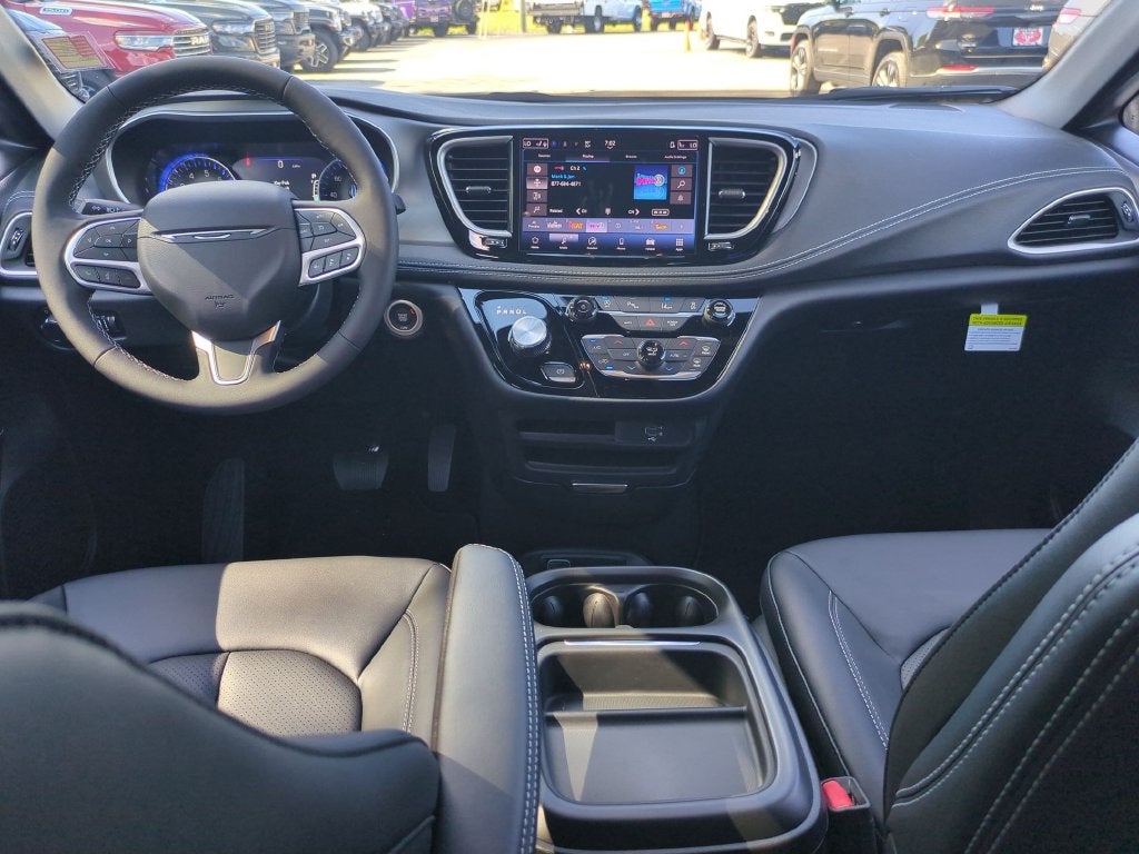 2027 Chrysler Pacifica Select