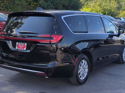 2027 Chrysler Pacifica Select