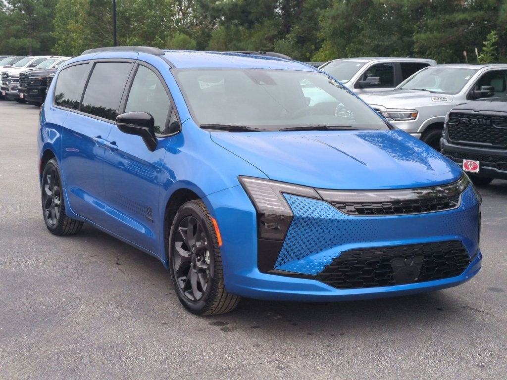 2027 Chrysler Pacifica Select