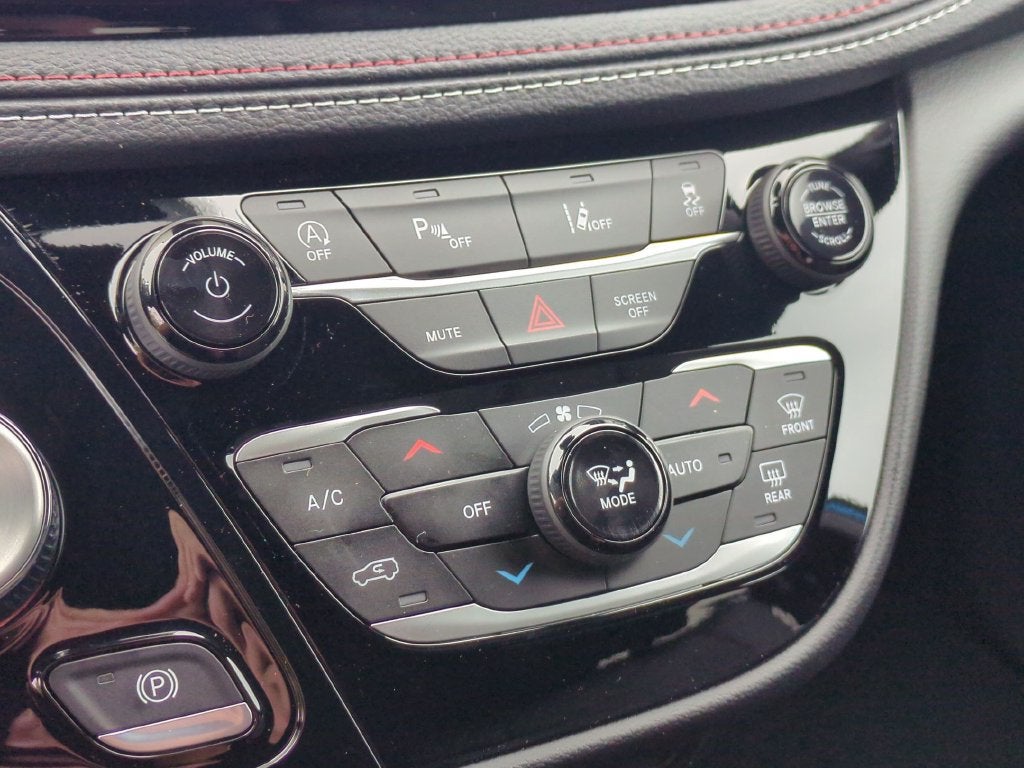 2027 Chrysler Pacifica Select