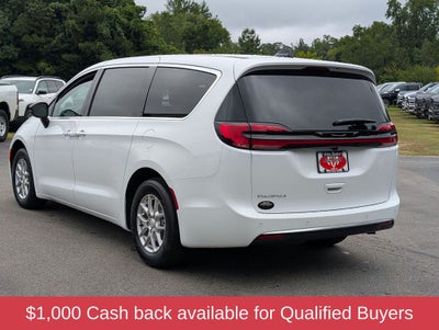 2027 Chrysler Pacifica Select