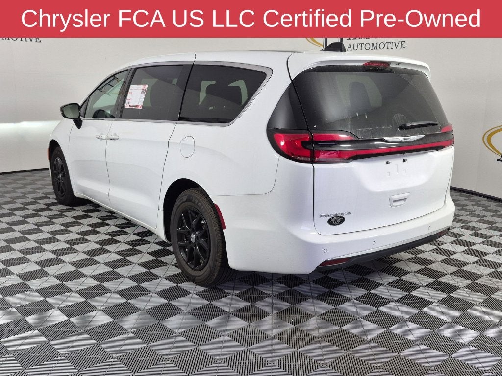 2025 Chrysler Pacifica Select