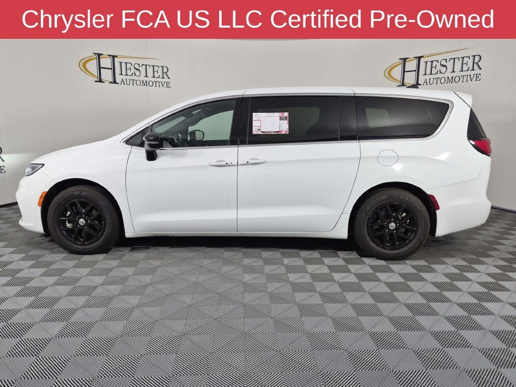 2025 Chrysler Pacifica Select