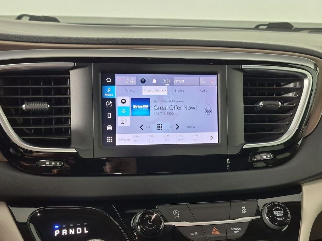 2023 Chrysler Voyager LX