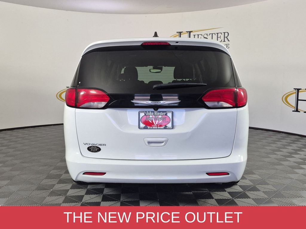 2023 Chrysler Voyager LX