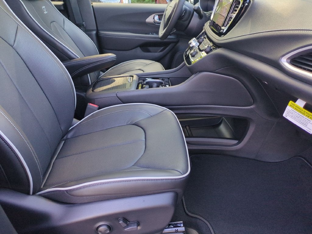 2027 Chrysler Pacifica Limited