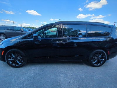 2027 Chrysler Pacifica Limited