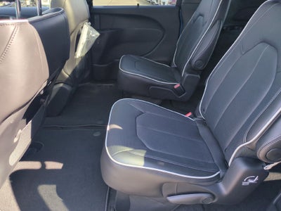 2027 Chrysler Pacifica Limited
