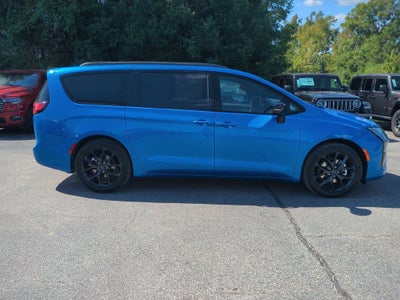 2027 Chrysler Pacifica Limited