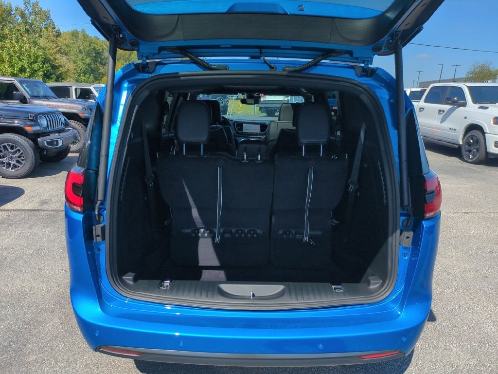 2027 Chrysler Pacifica Limited