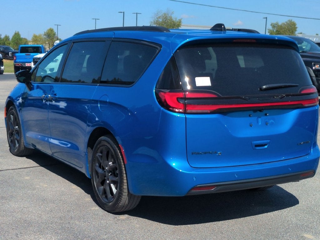 2027 Chrysler Pacifica Limited