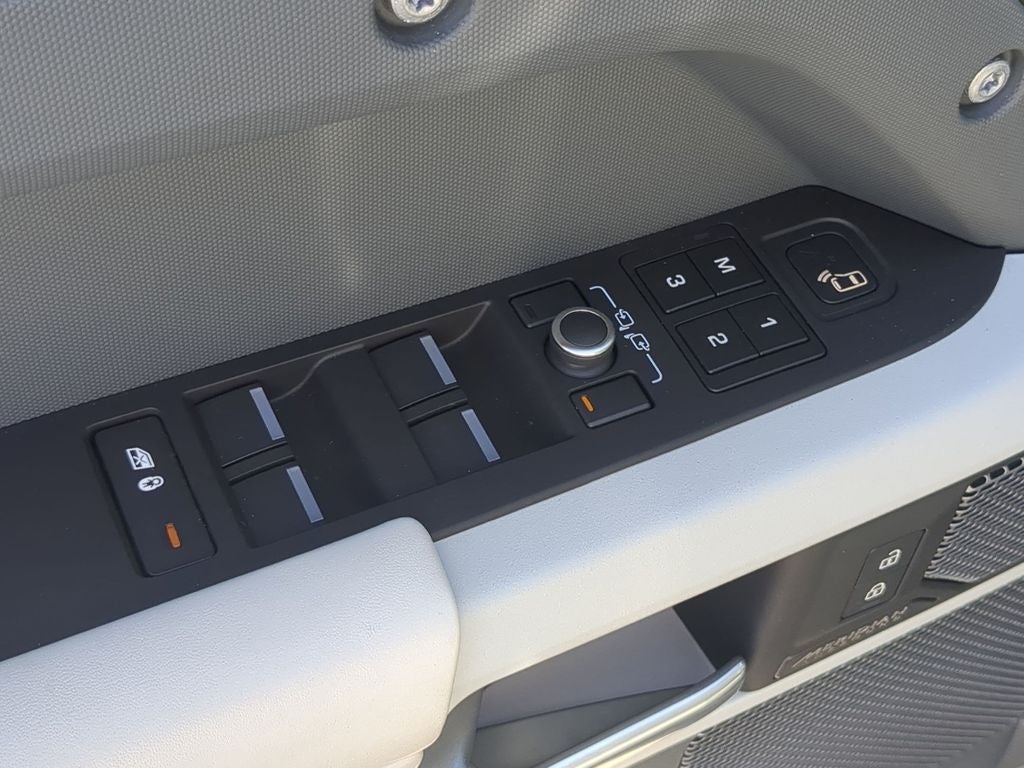 2023 Land Rover Defender 110 SE